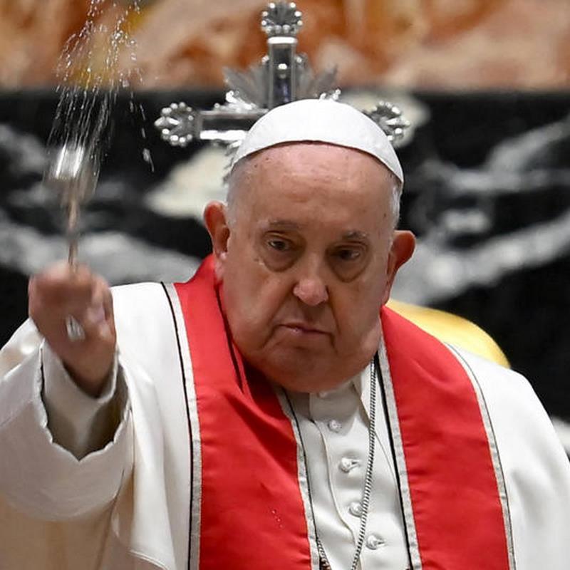 El Papa Francisco defiende bendiciones de parejas LGBTQ+, dice que Dios bendice «a todos»