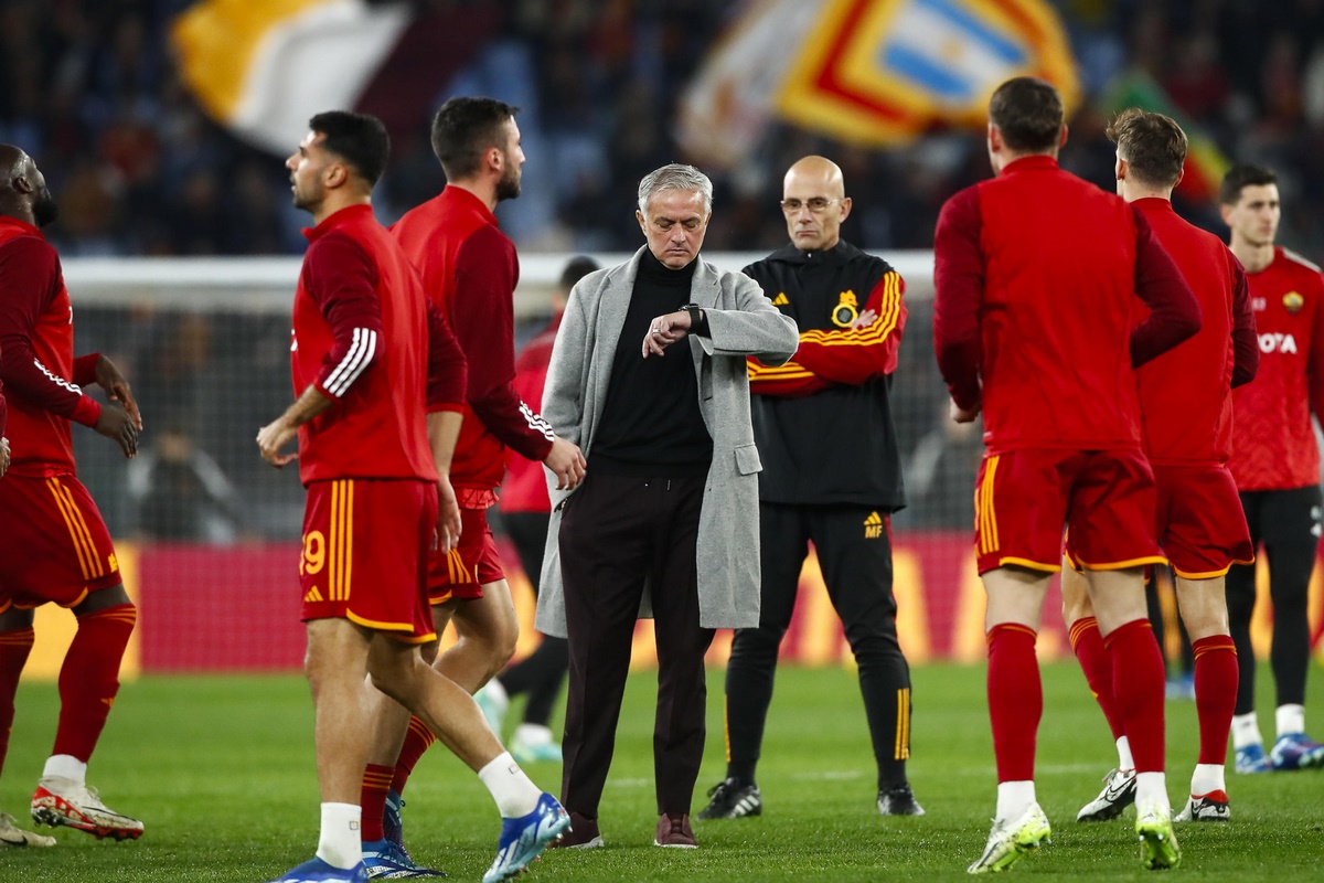 José Mourinho ya es historia en la Roma tras su destitución