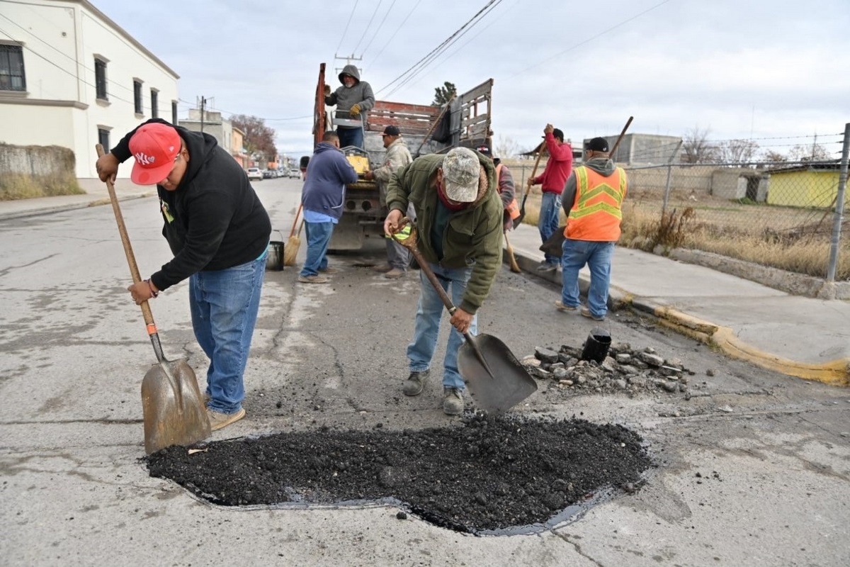 En Acuña continúa el trabajo de bacheo en vialidades de la periferia