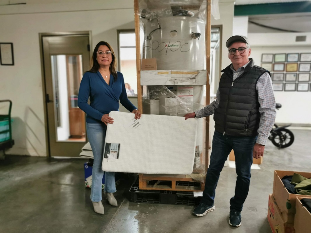 Entrega BIA Mega Boiler y tapetes a casa hogar La Esperanza