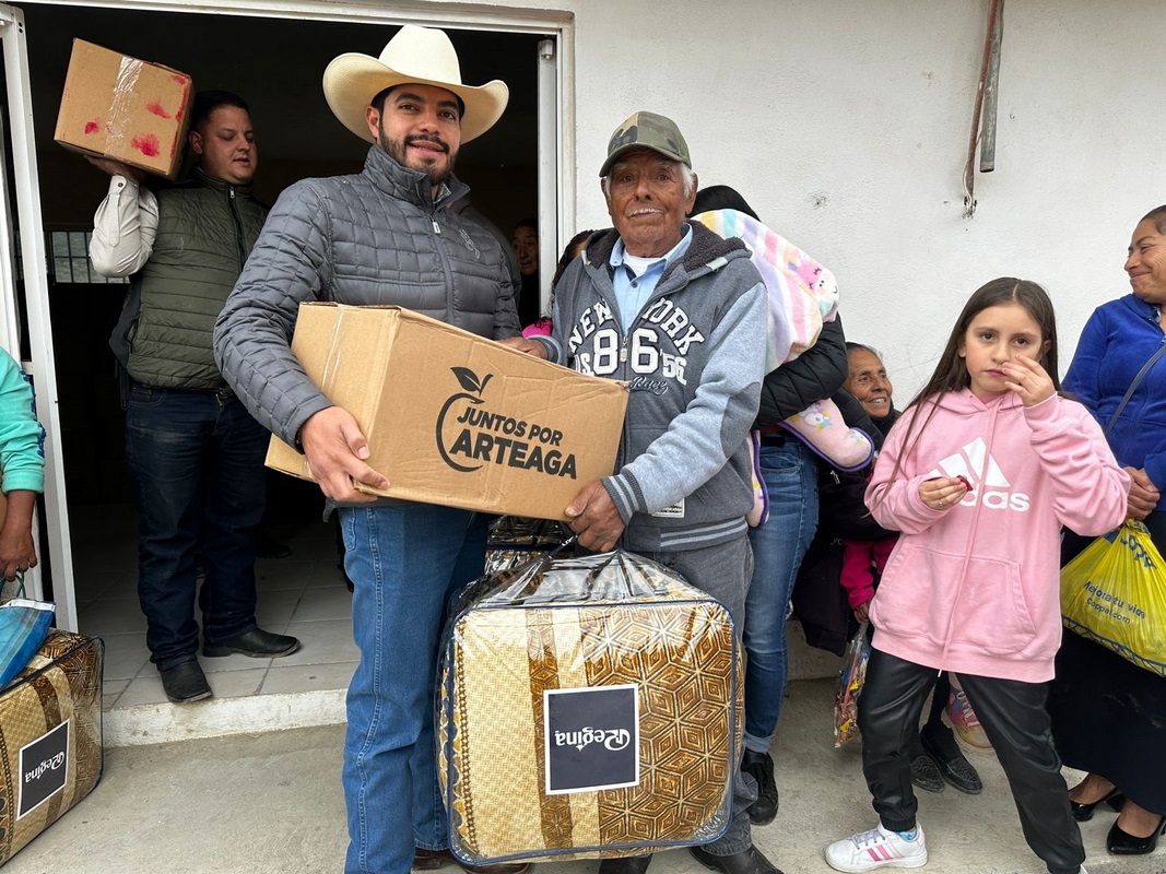 Concluye Arteaga con éxito entrega de cobertores del programa “Abrigo”