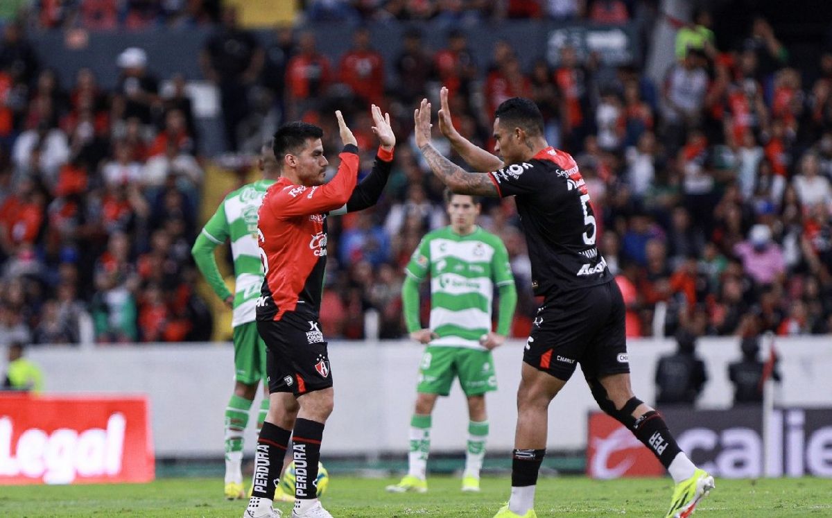 Atlas no tuvo piedad de Santos y lo goleó 3-0 goleó en el Estadio Jalisco