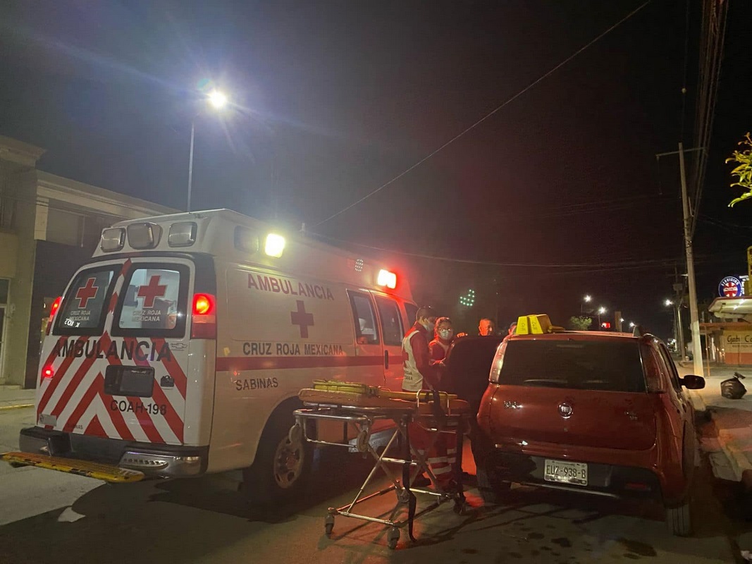 Dama lesionada en choque en Sabinas