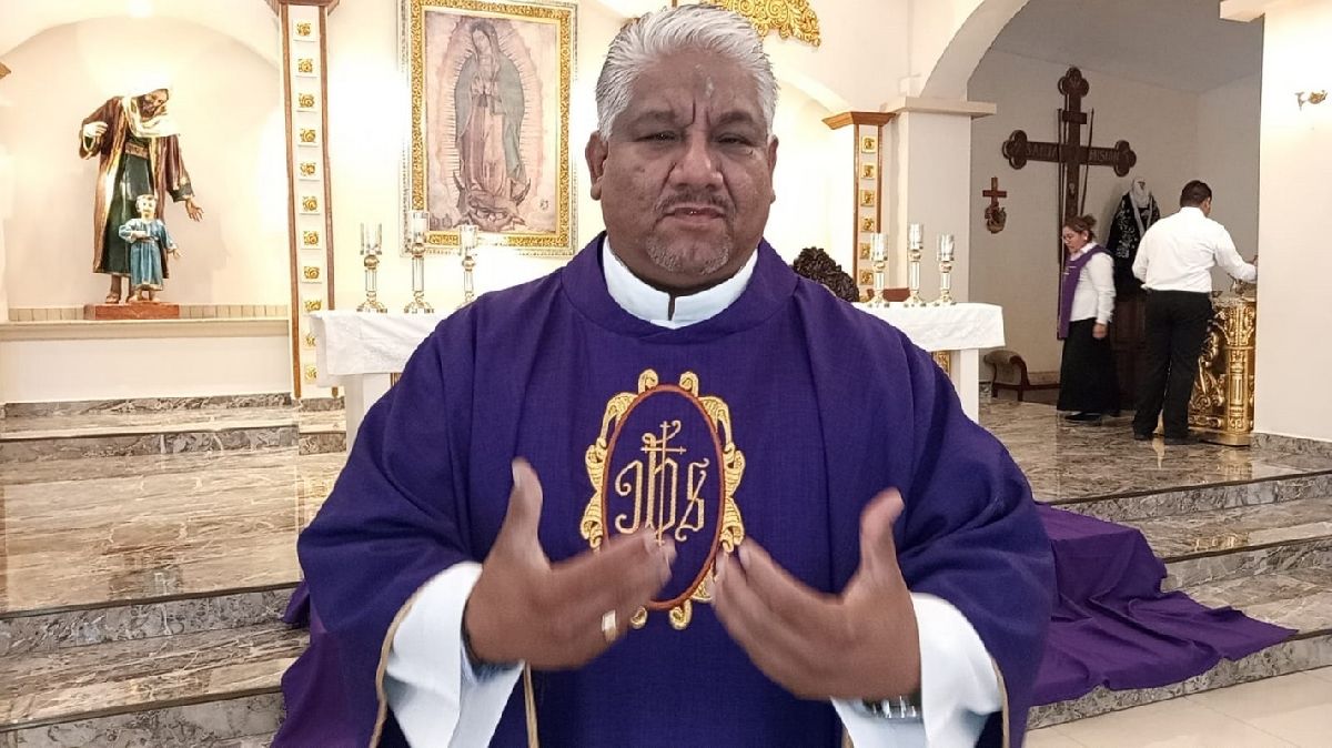 Arrancan Cuaresma católicos con la imposición de ceniza