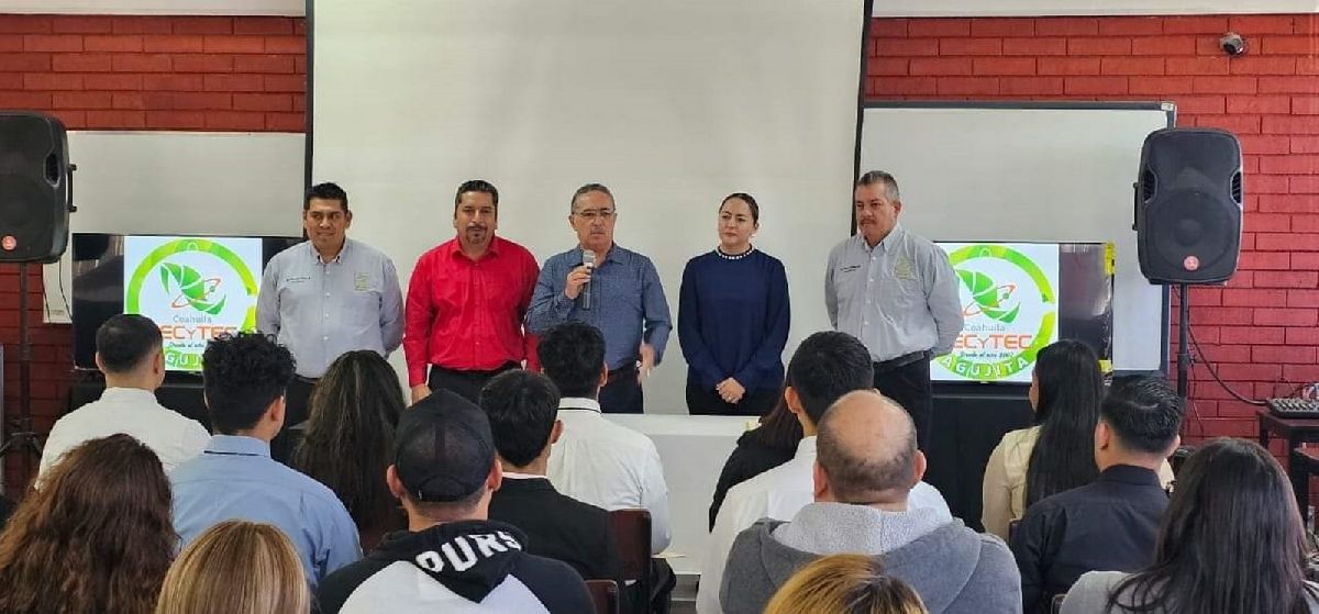 Ceremonia de entrega de títulos y cédulas en el CECYTEC Agujita