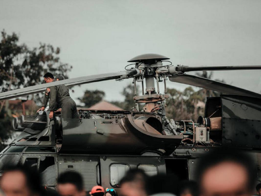 Hallan helicóptero desaparecido en EU; buscan a cinco militares que iban a bordo