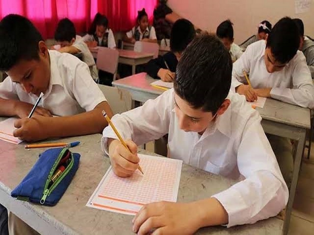 Se aplican exámenes a estudiantes de sexto grado para su ingreso a secundaria