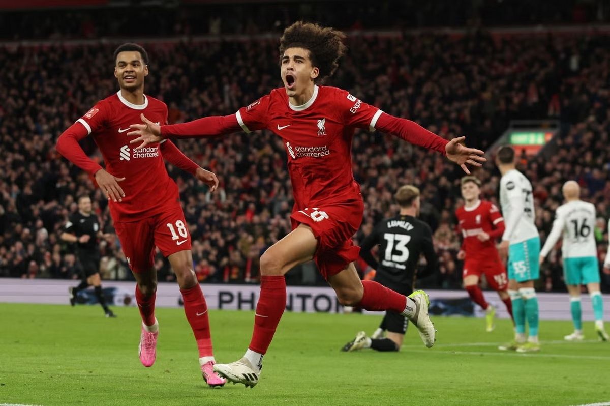 Un Liverpool plagado de juveniles avanza a cuartos de la FA Cup
