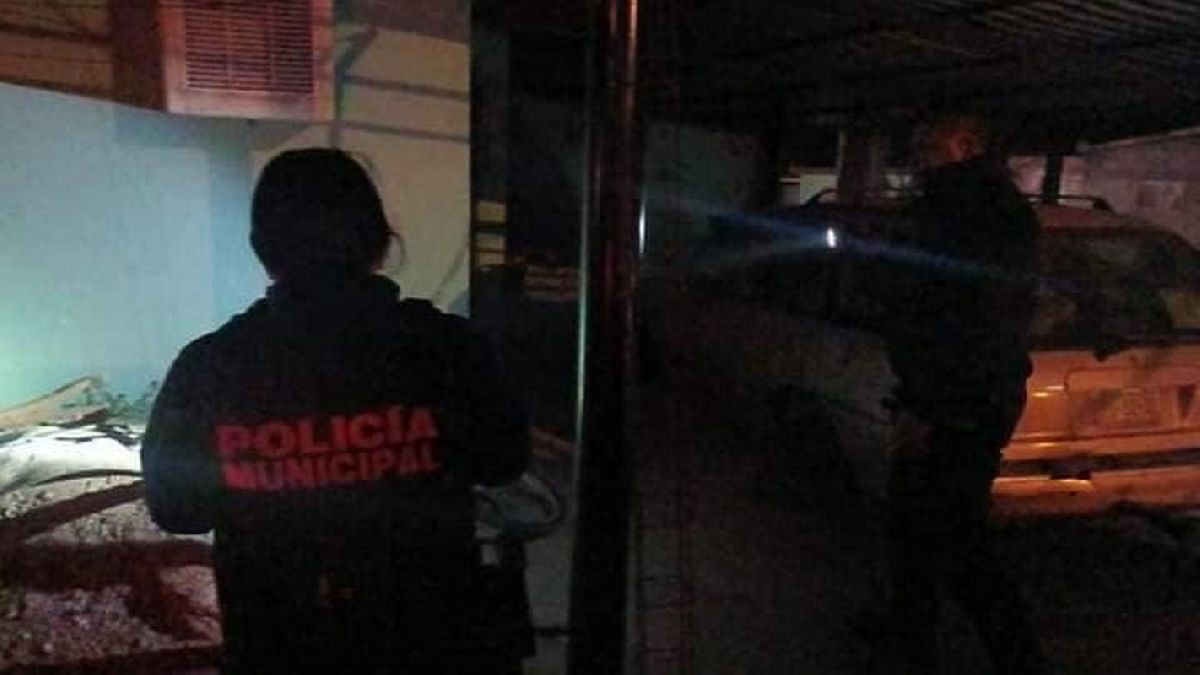 MACHETE EN MANO ASALTA AMENOR; VECINOS LO ENFRENTAN