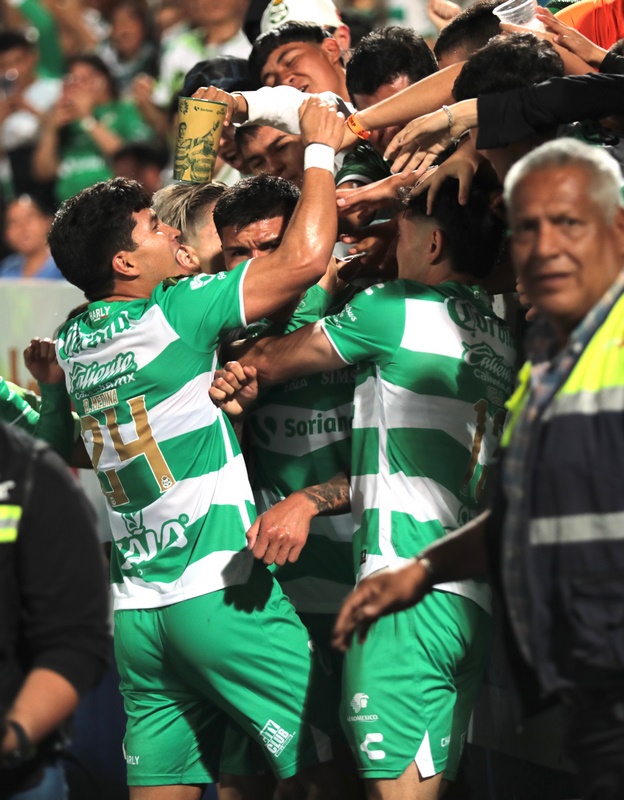 Santos rompió su mala racha y volvió a conocer la victoria ante un desastroso Mazatlán