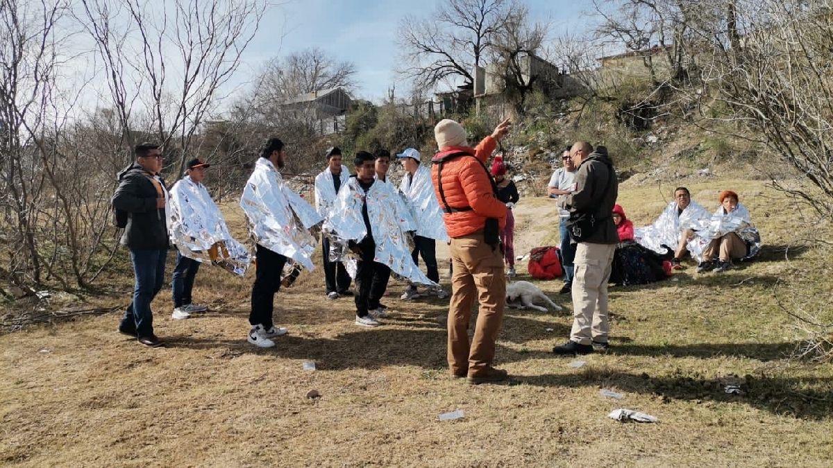 Grupo Beta del INM Piedras Negras, rescata del río Bravo a 73 migrantes y localiza tres cuerpos