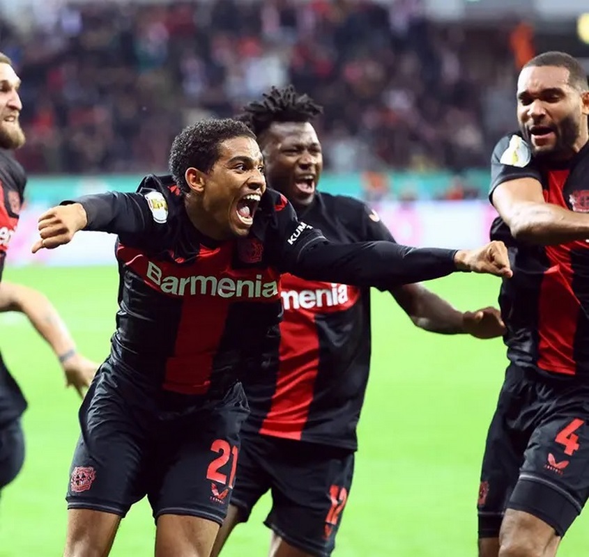 Bayer Leverkusen sigue en ascenso, califica a semifinales de Copa