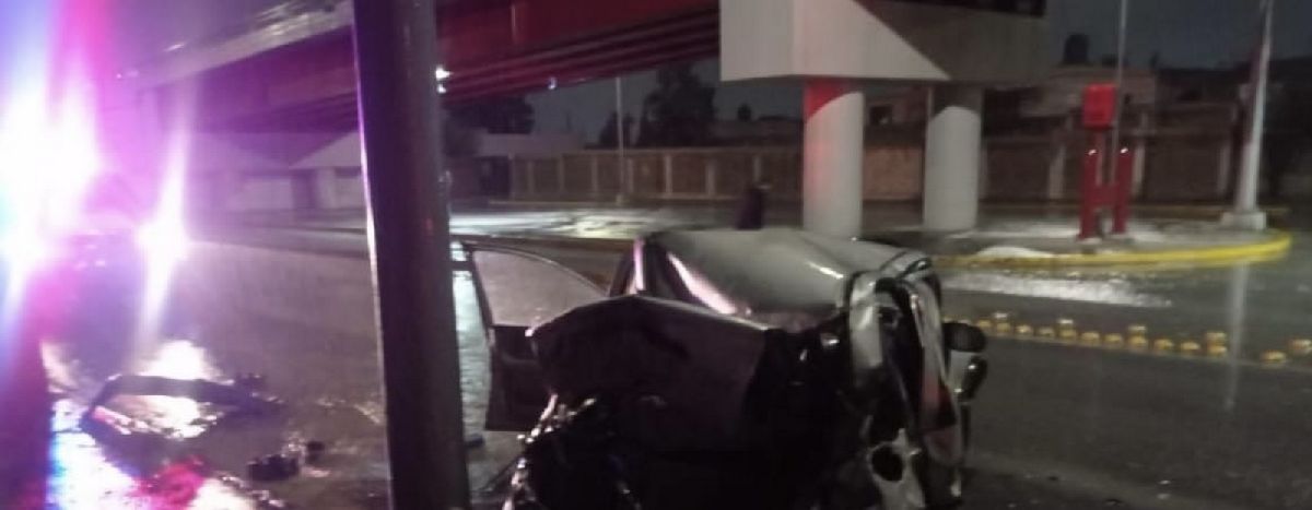 Fuerte accidente desigual entre Chevy y Tractocamión