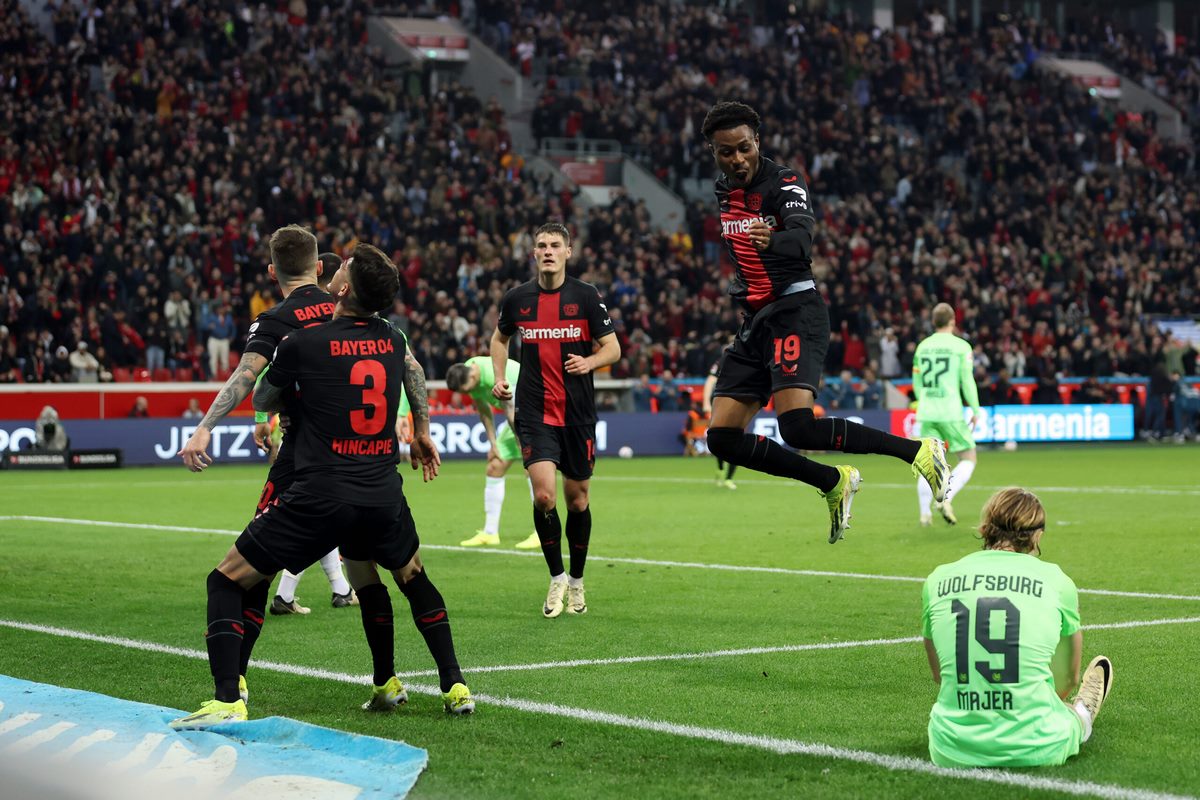 Bayer Leverkusen triunfa y da un paso más al título de Bundesliga