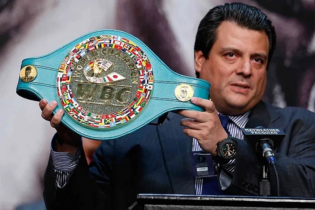 ¿Canelo perderá su cinturón del CMB si no pelea vs. David Benavidez? La respuesta de Mauricio Sulaimán