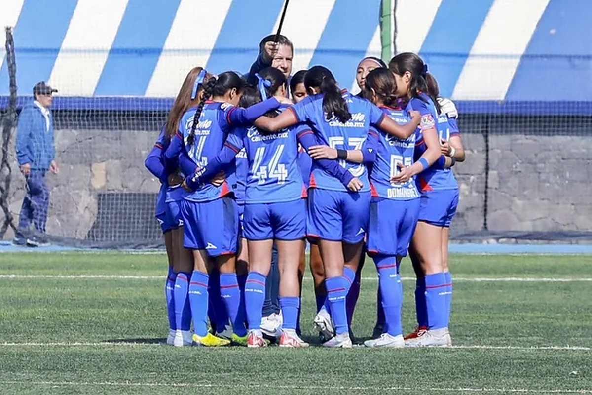 Sanción a Cruz Azul por gritos homofóbicos del equipo Femenil al América