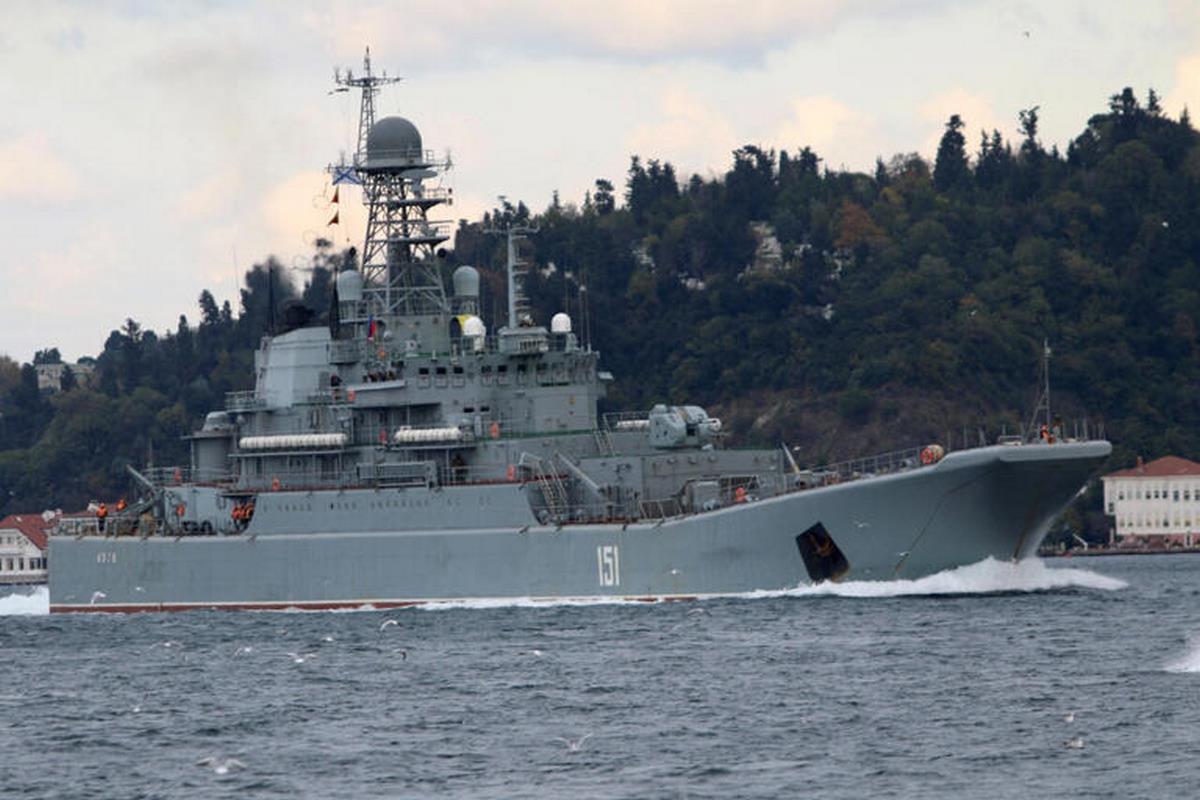 Ucrania afirma haber atacado dos buques rusos en Crimea tras bombardeos