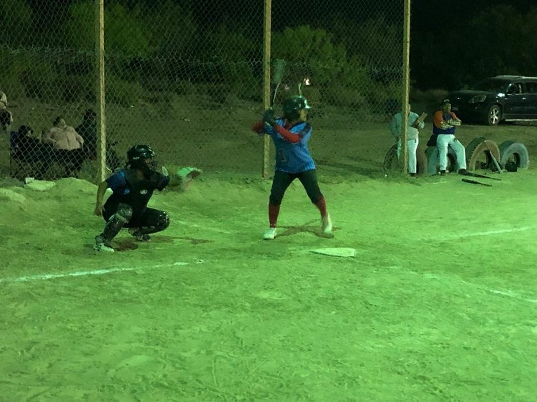 Yaquisitas caen ante Carboneras