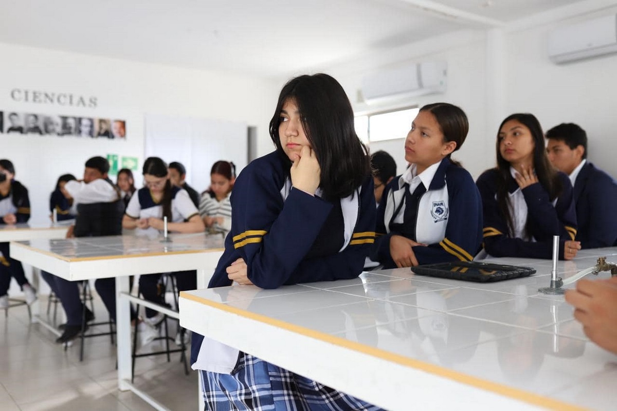 Imparten pláticas sobre salud reproductiva en la adolescencia