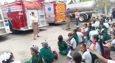 niños-de-primaria-visitan-a-los-bomberos-Copiar