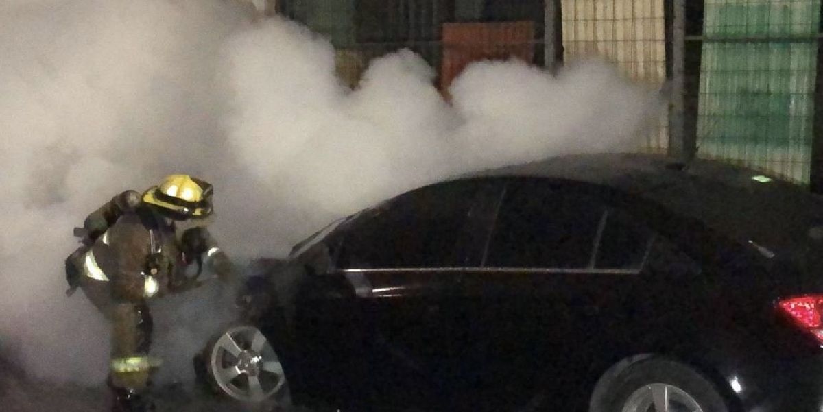 Se incendia automóvil