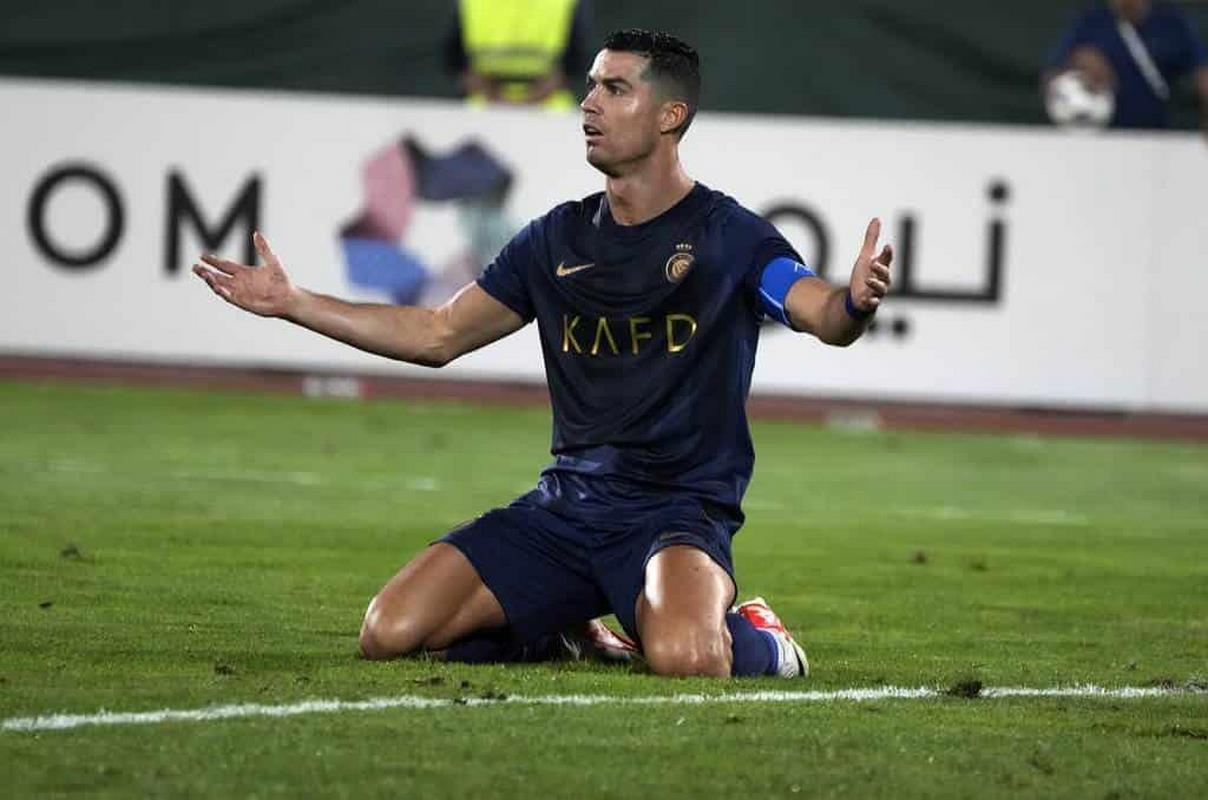 Al Nassr golea 8-0 y Cristiano Ronaldo cautiva con nuevo ‘hat-trick’