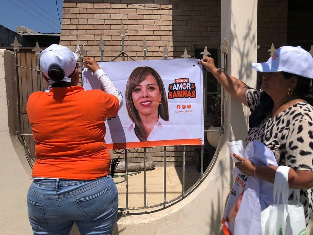 Toca, toca en colonia Arboledas; Zulmma Guerrero, candidata a la presidencia municipal de Sabinas