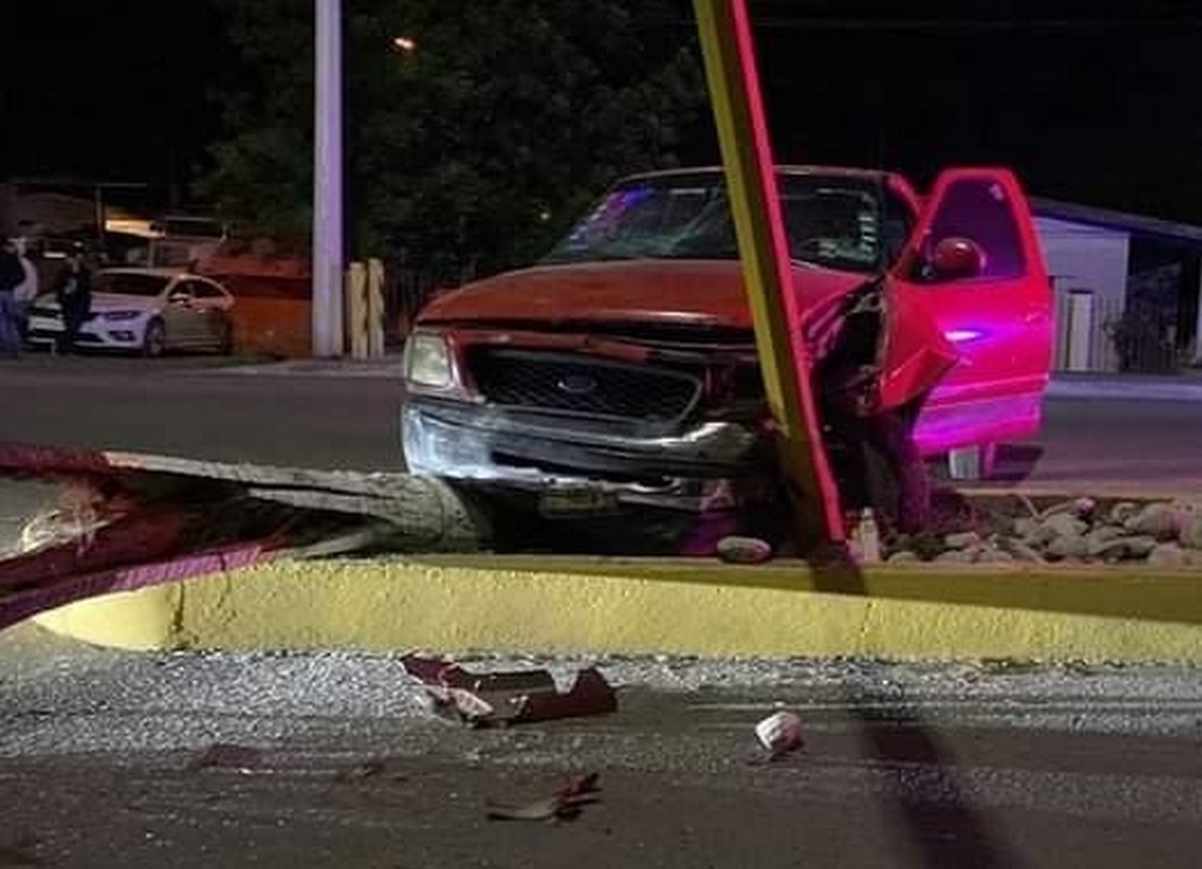 DOS LESIONADOS TRAS SUBIRSE A CAMELLÓN EN BULEVAR BARROTERÁN