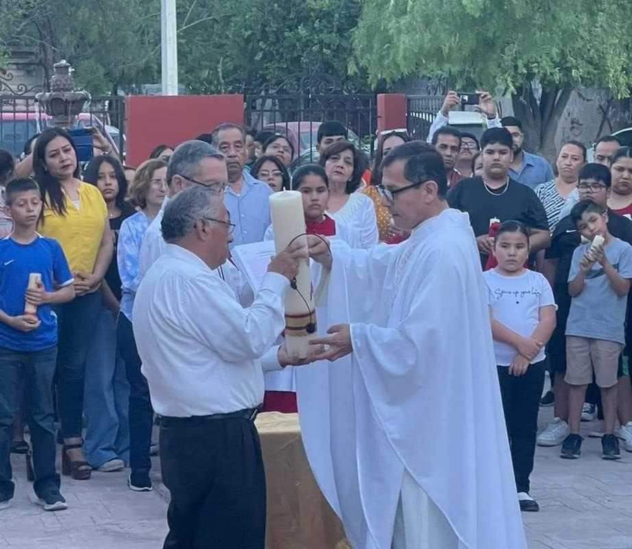 La feligresía acude a la Iglesia en busca de los Sacramentos