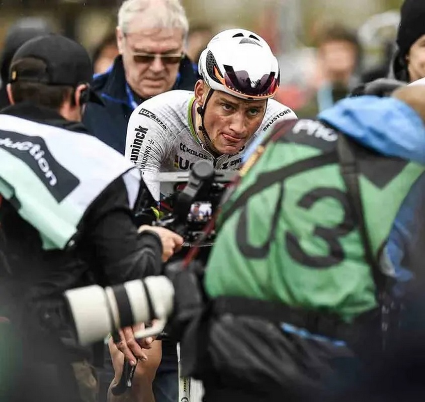 Mathieu van der Poel entra en la historia al ganar tres veces la Vuelta a Flandes