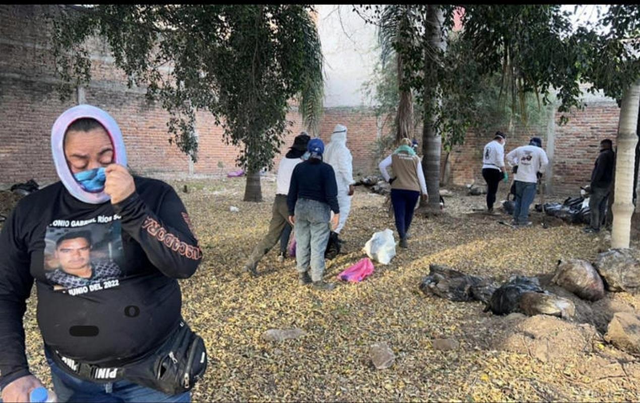 Localizan fosas clandestinas y hornos crematorios en El Salto; los identifican