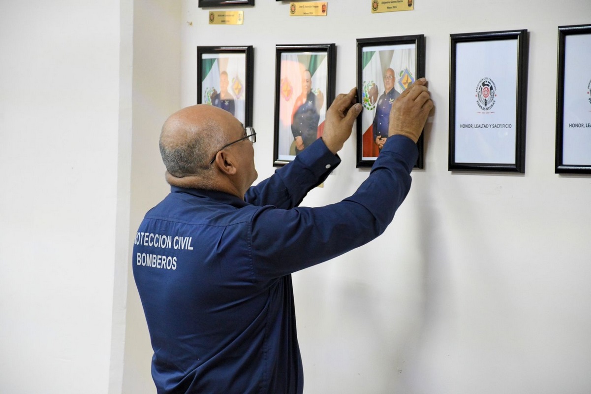 Reconocen a Bomberos del mes