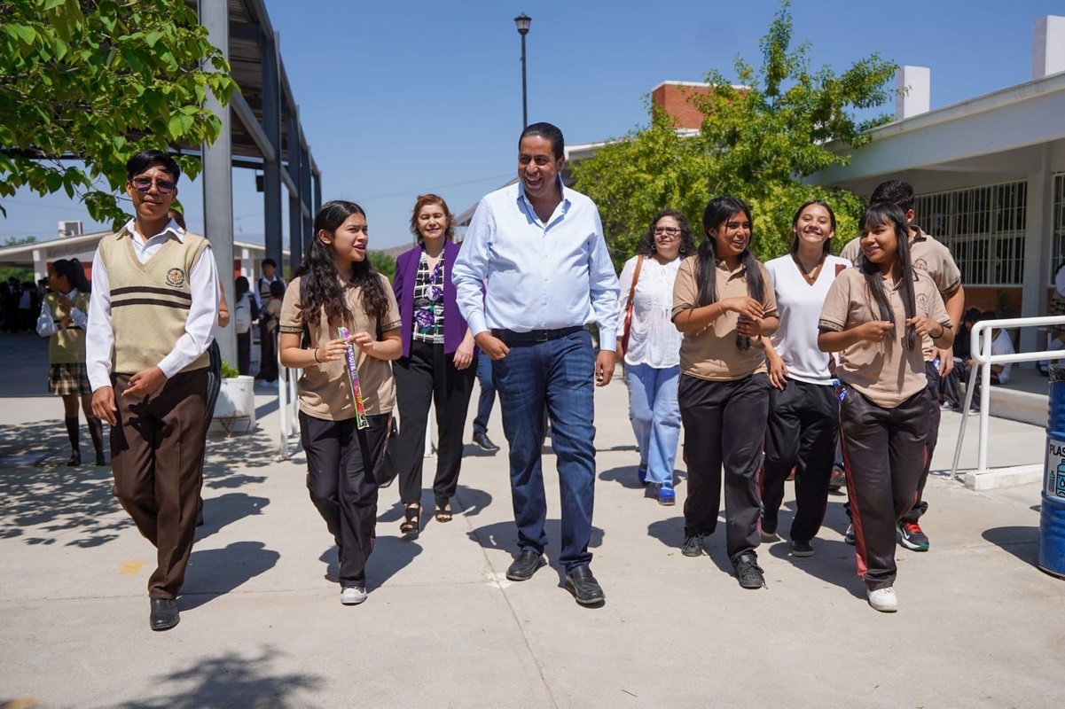 Visita Chema Morales secundaria de la colonia Santa Fe