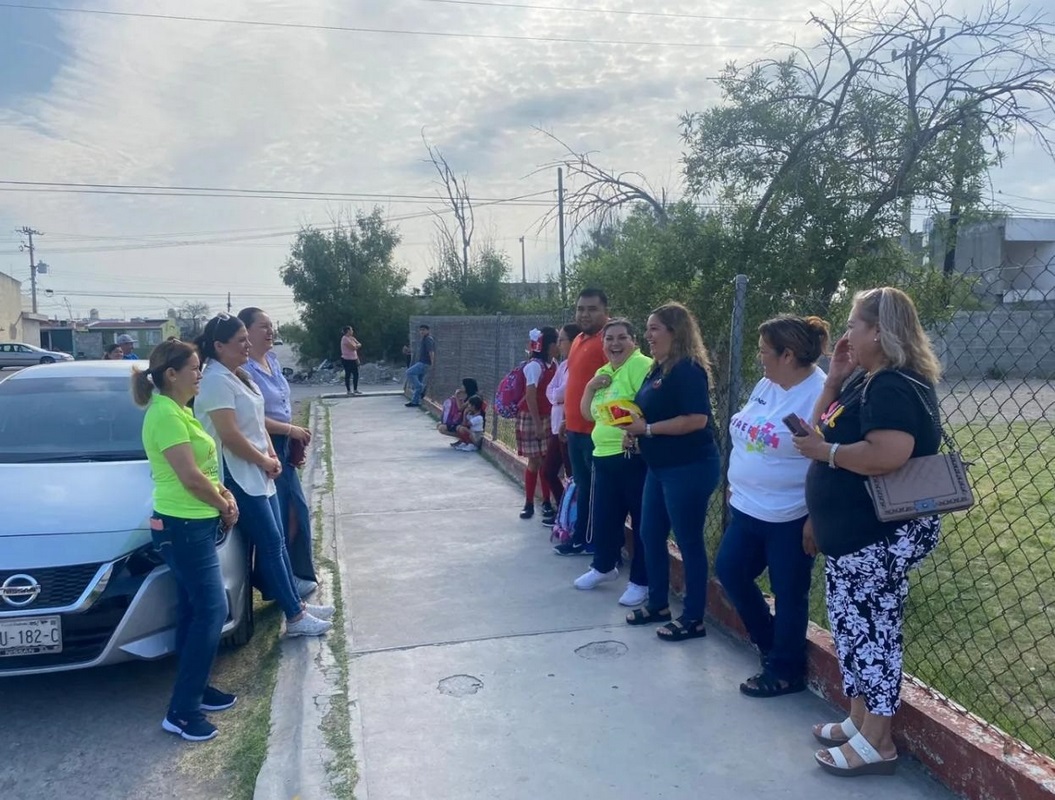 No tienen energía eléctrica; padres cierran el plantel