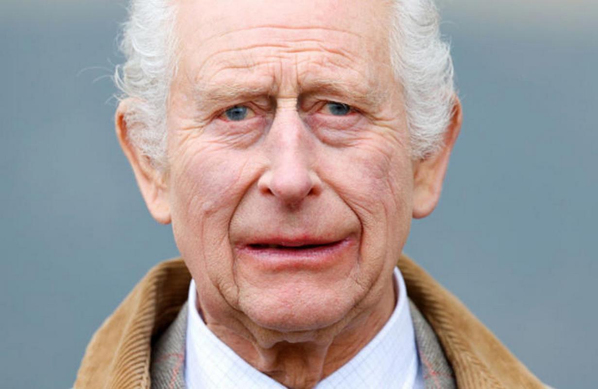 El Rey Carlos III celebra aniversario de su coronación con decisión histórica