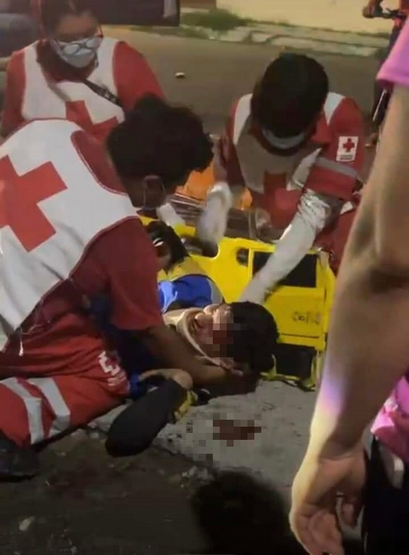Repartidor de pizza termina lesionado tras participar en choque