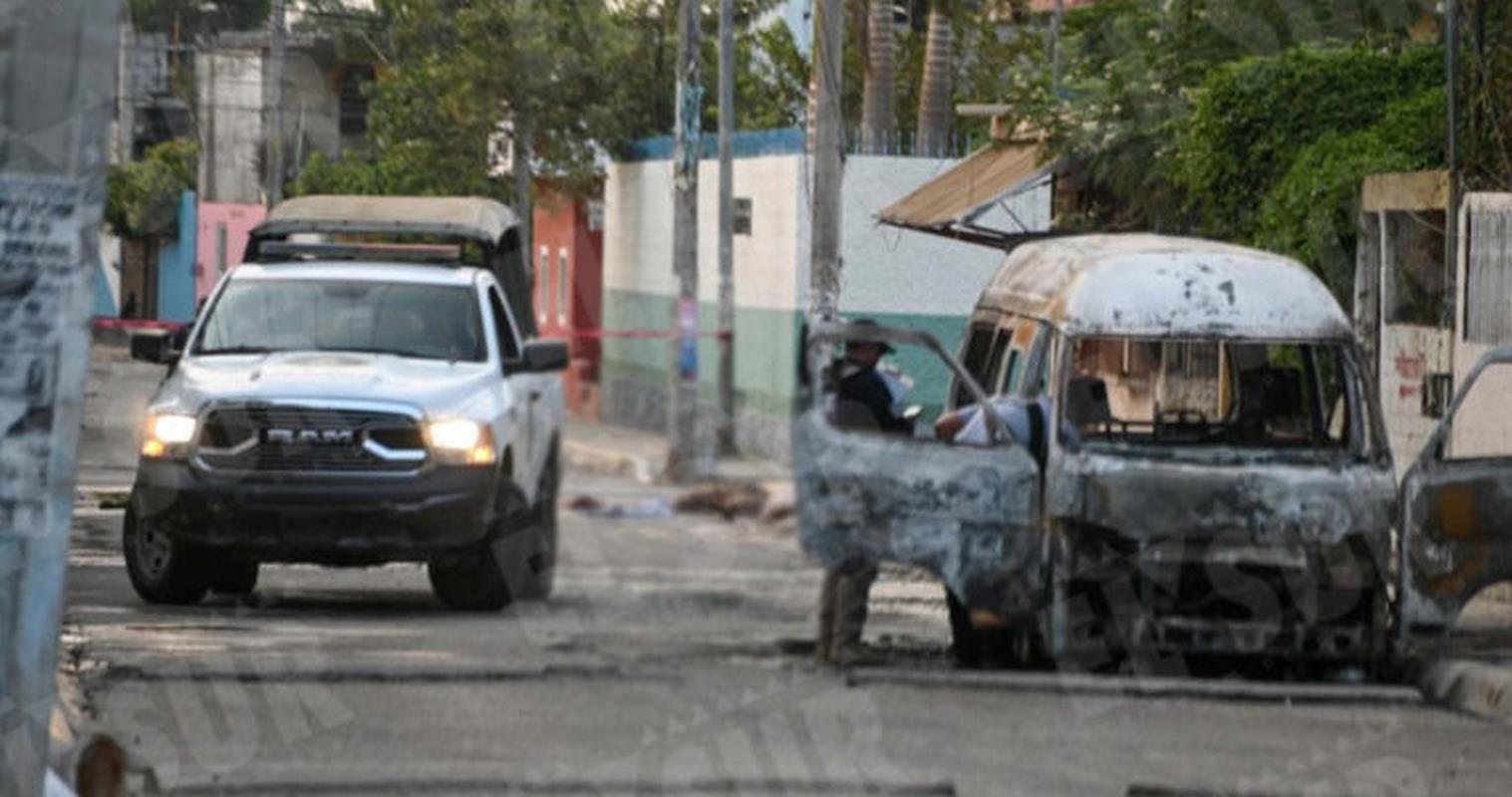 Autoridades encuentran restos de 6 personas y una camioneta quemada en Acapulco