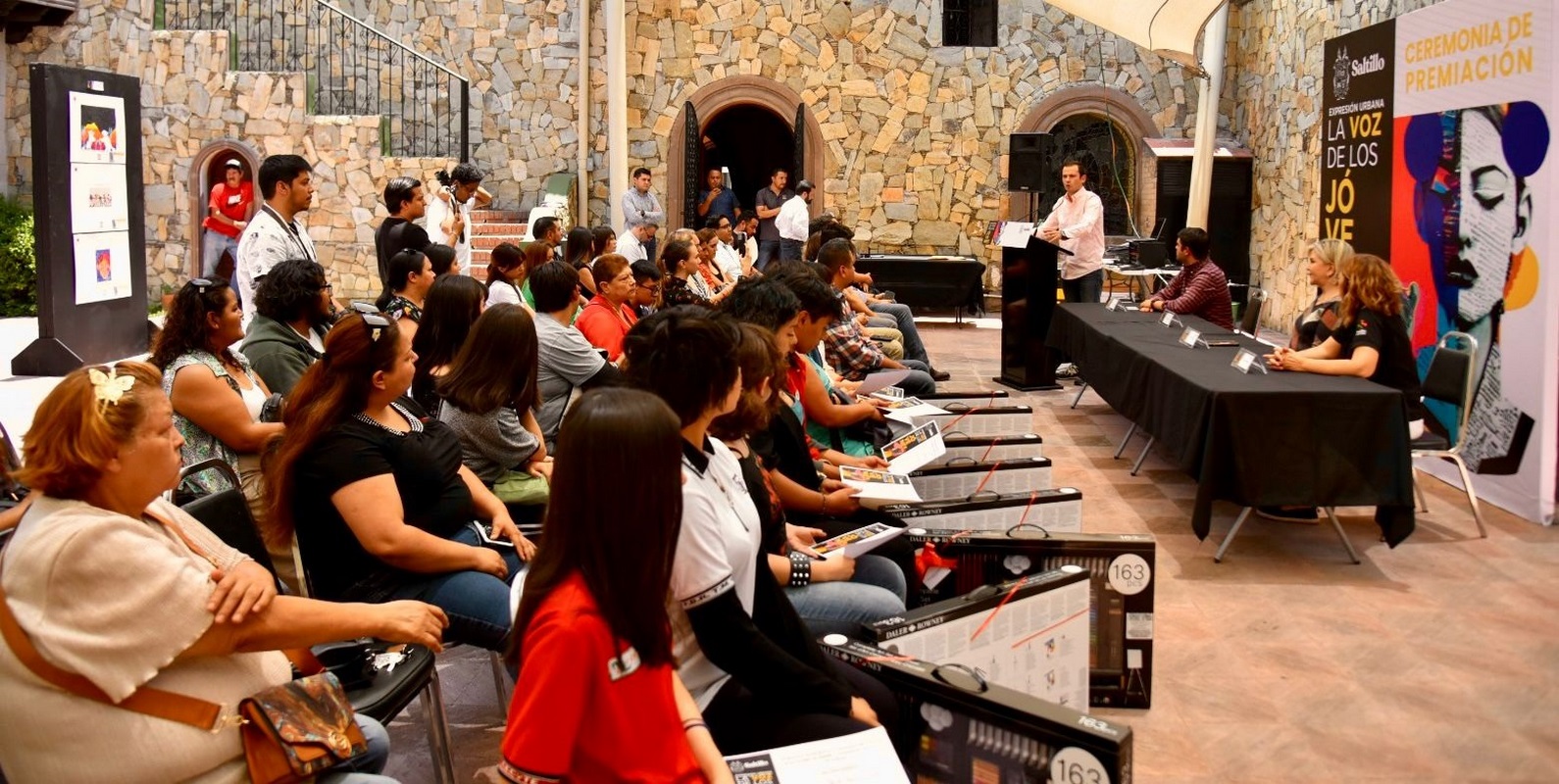 Premia DIF Saltillo a ganadores del concurso “La Voz de los jóvenes”