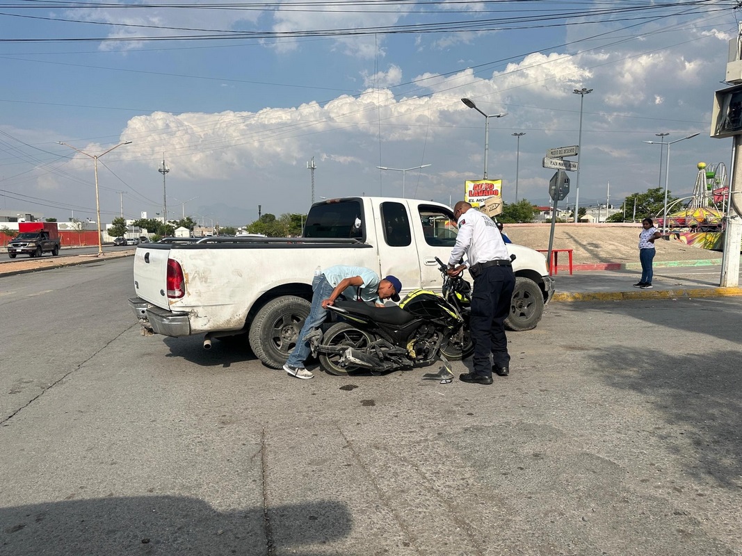 No respeta derecho de paso de motociclistas