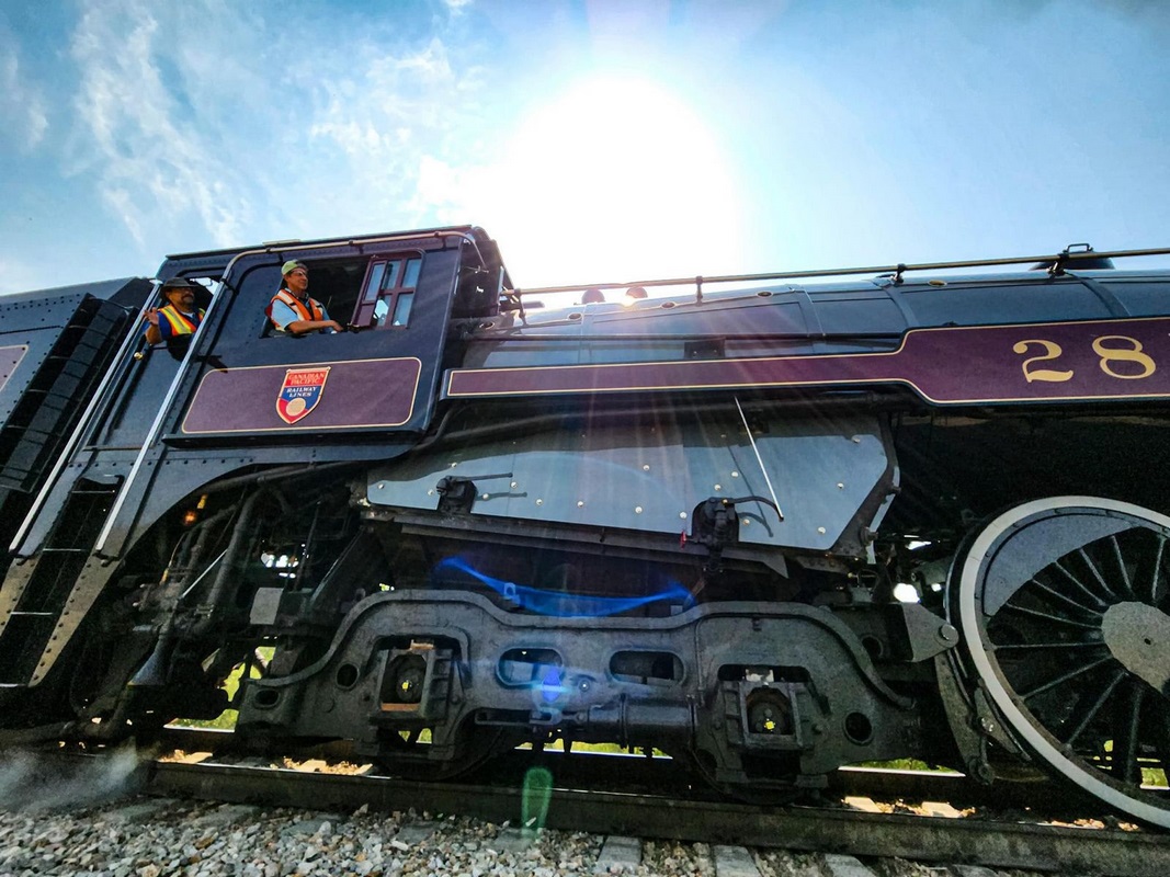 La Locomotora Emperatriz 2816 deslumbra en su paso por Saltillo