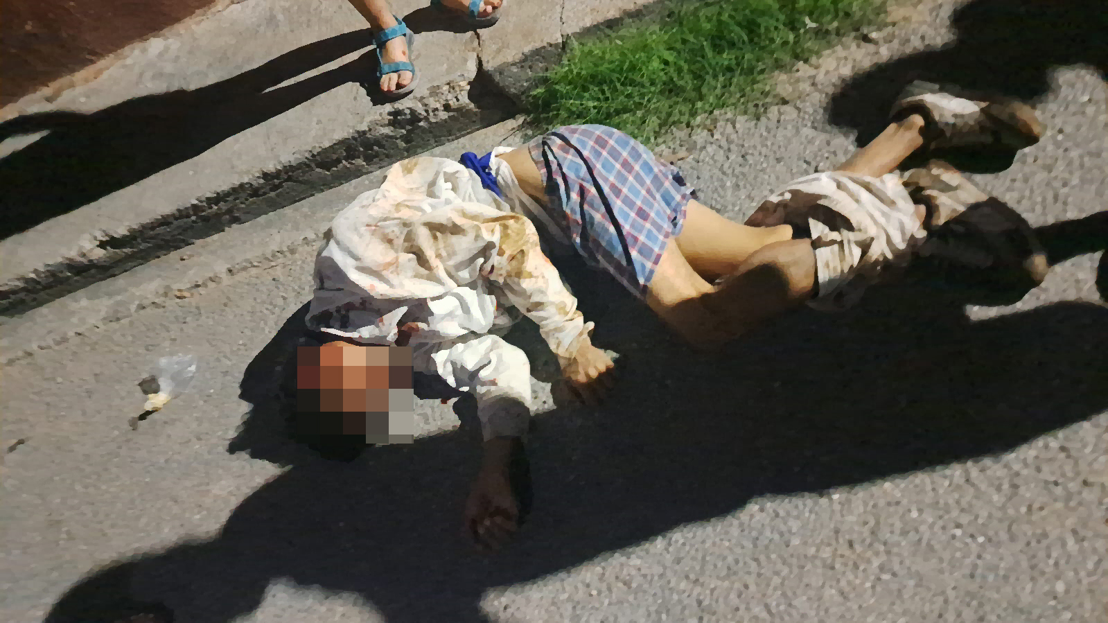 ATACAN A JOVEN A GOLPES PANDILLEROS