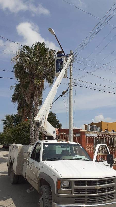 Refuerzan acciones en alumbrado público en Sabinas