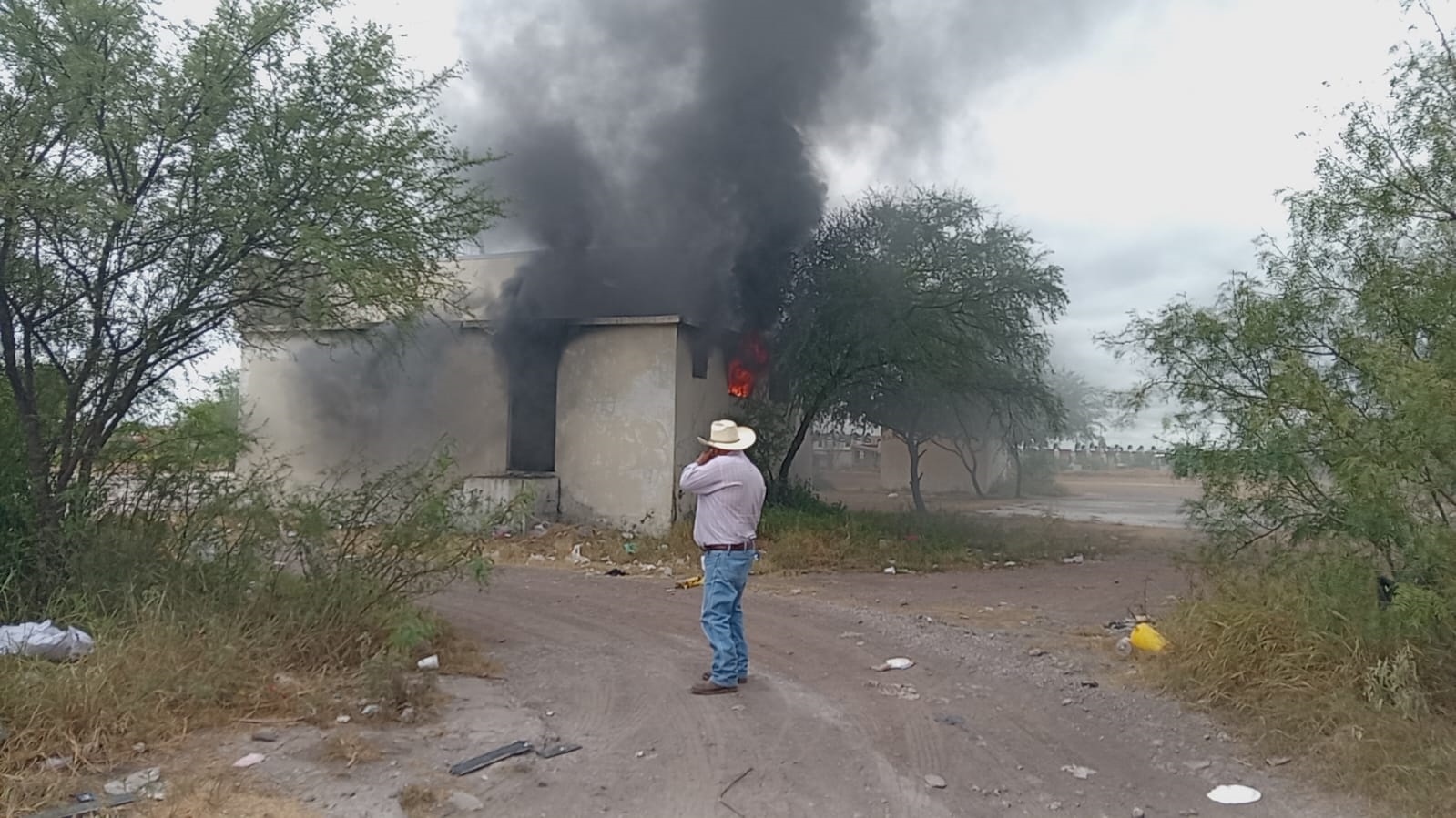 “TROQUITAS” INCENDIA CAMERINOS DEL FORO DE LOS TERRENOS DE LA FERIA EN PALAÚ
