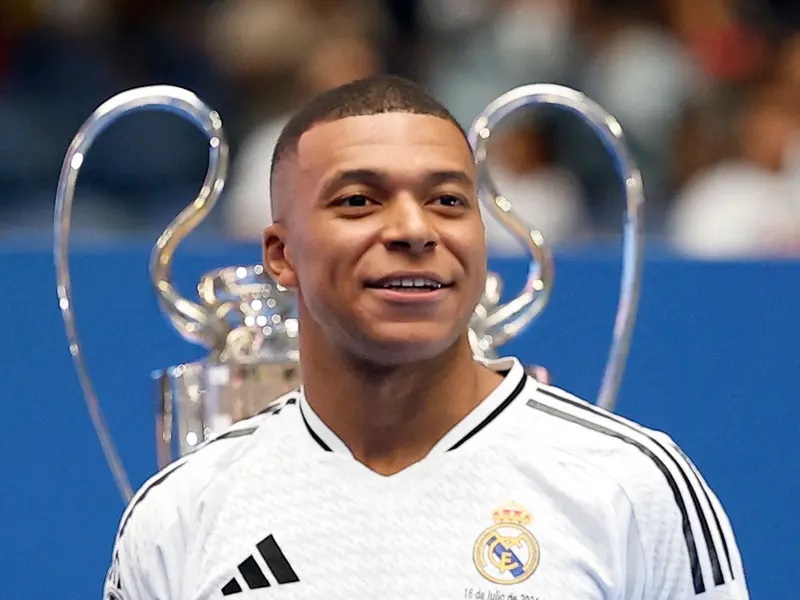 ¿Cuándo debuta Kylian Mbappé en el Real Madrid?