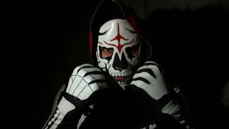 Triple A hace polémico cameo de La Parka y lo ‘revive’ en TripleManía 32