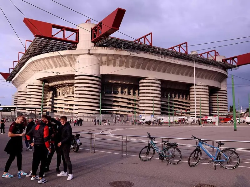 UEFA descarta a San Siro y busca sede para la Final de Champions 2027