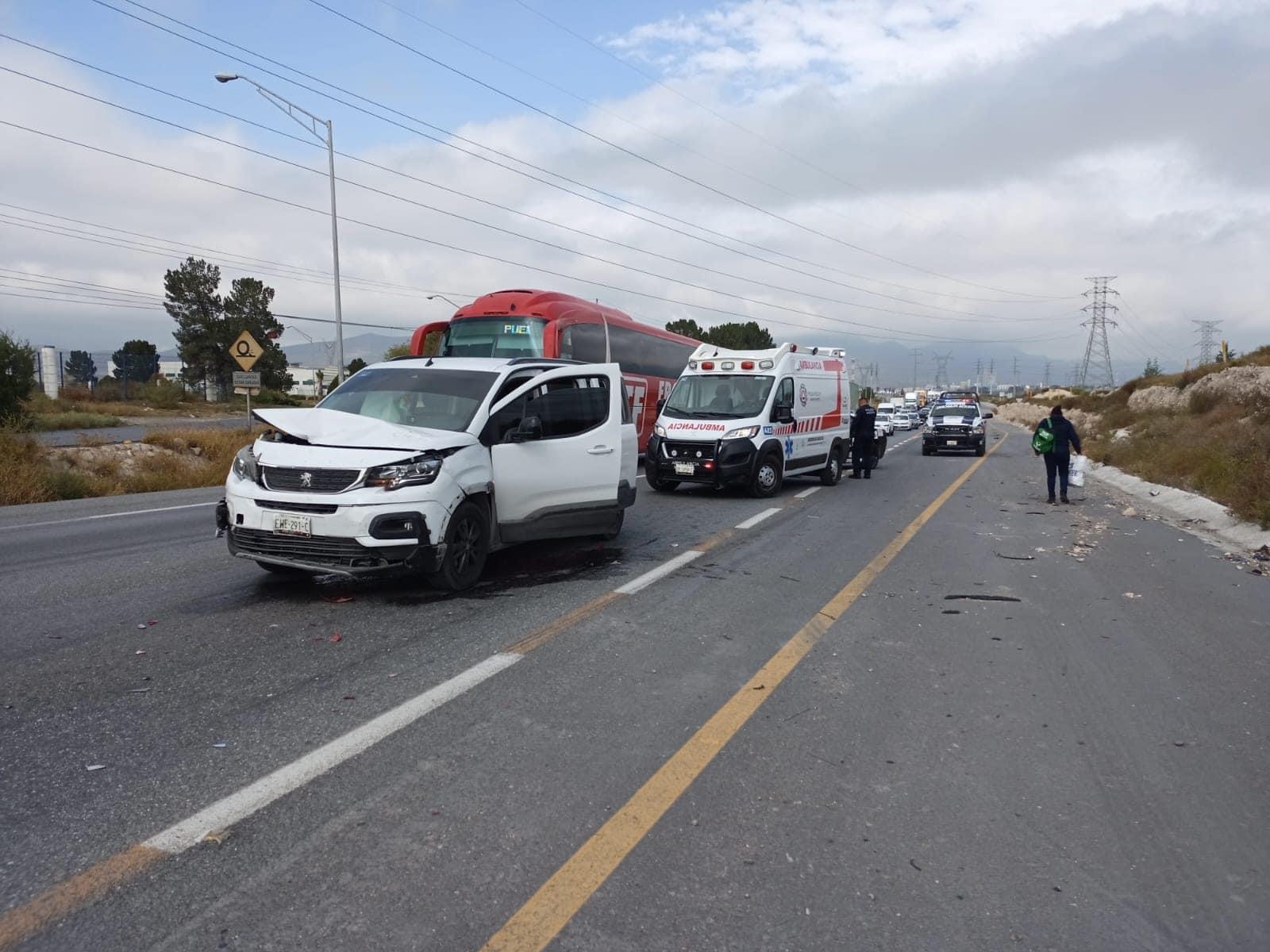 Accidente vehicular sobre la Monterrey-Saltillo deja dos heridos