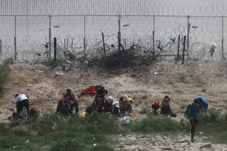 Trump afirma que inmigrantes cometen asesinatos «porque está en sus genes»; asegura que «envenenan la sangre de EU»