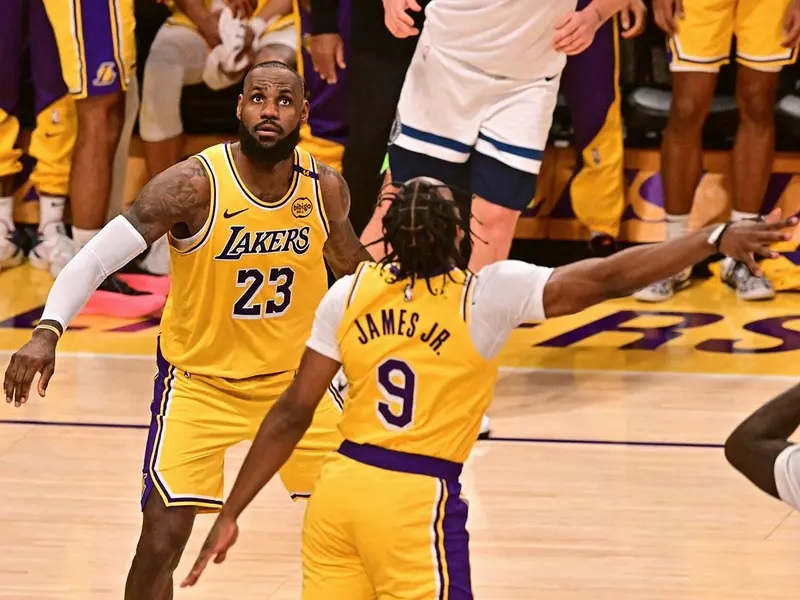 LeBron y Bronny, primer padre e hijo en jugar juntos en la NBA