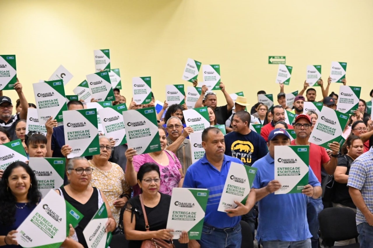 Reciben 233 familias títulos de propiedad gracias al trabajo unido entre Estado y Municipio